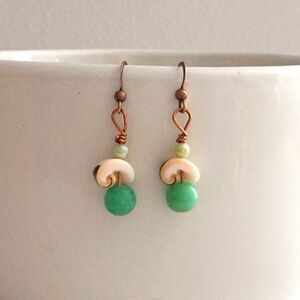 NWOT Seashell drop earrings - seashell, pearl and green glass beads
